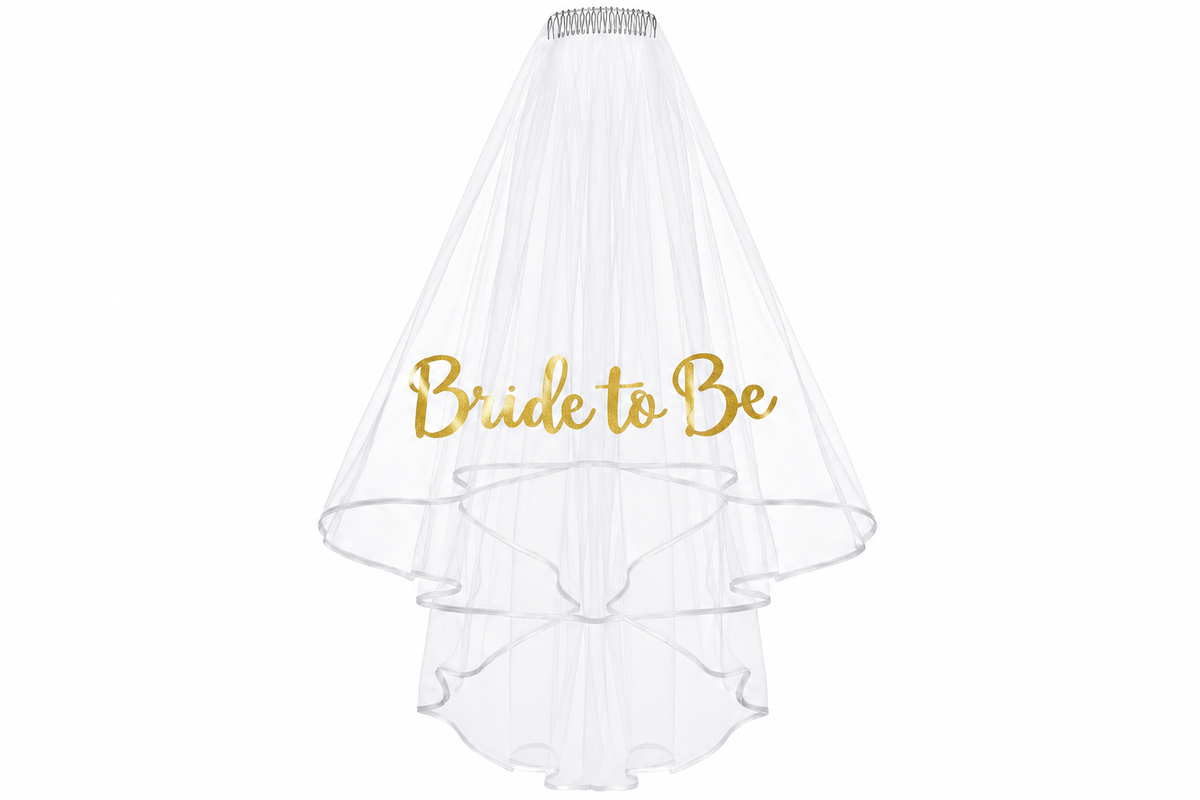 Witte doorschijnende sluier met gouden ‘Bride to Be’ tekst en een bevestigingskam.