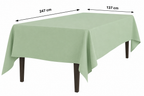 Saliegroen tafelkleed over een rechthoekige tafel, met aangegeven afmetingen van 247 × 137 cm.
