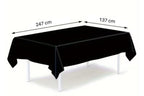 Zwart rechthoekig tafelkleed van 247 bij 137 cm, afgebeeld over een tafel.