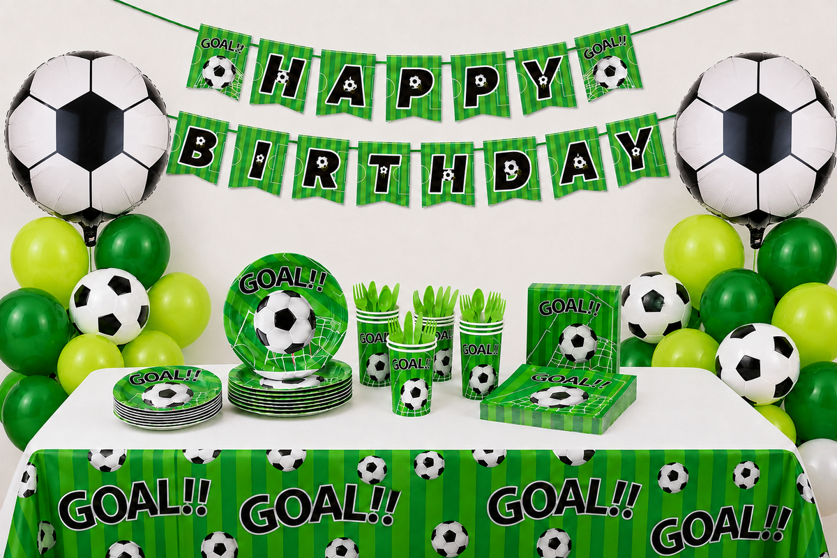 Voetbal verjaardagstafel met voetbalballonnen, groene ballonnen en Goal servies