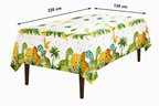 Wit dinosaurustafelkleed met dinosaurussen en bladeren op een tafel