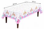 Wit eenhoorntafelkleed met bloemen en roze rand op een tafel unicorn 